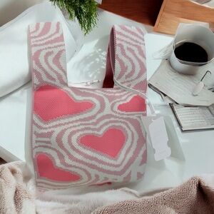 NWT Pink Heart Compact Stylish Essentials Handheld Bag